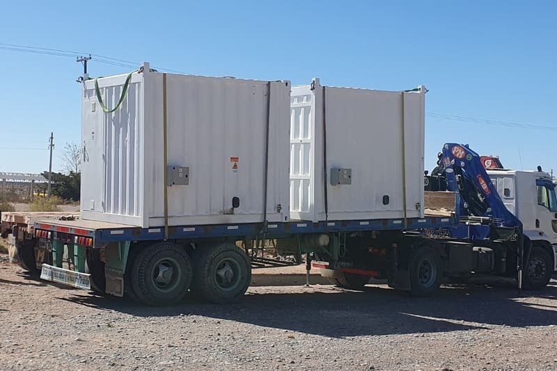 Dos contenedores Shelter Energy listos para traslado